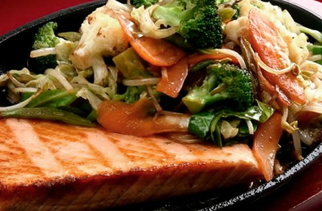 tepan de salmão com legumes