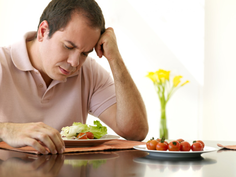 comendo-salada-chateado