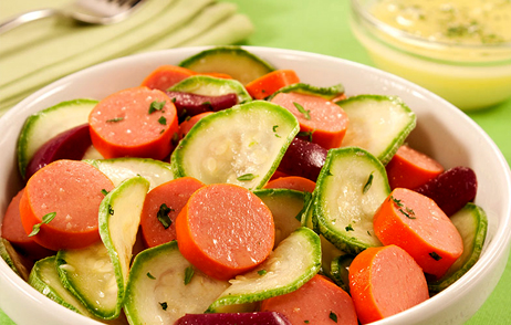 salada de abobrinha e salsicha