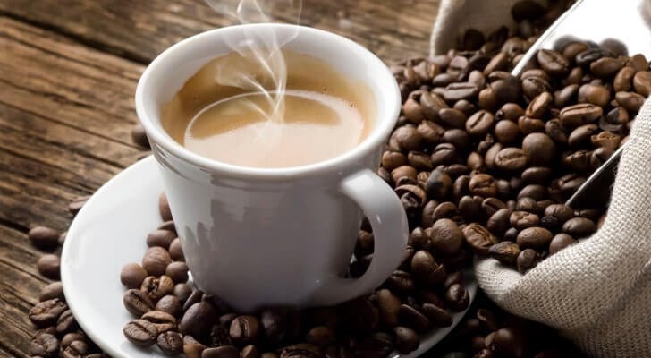 Does Coffee Increase Blood Pressure?  - MundoBoaForma.com.br