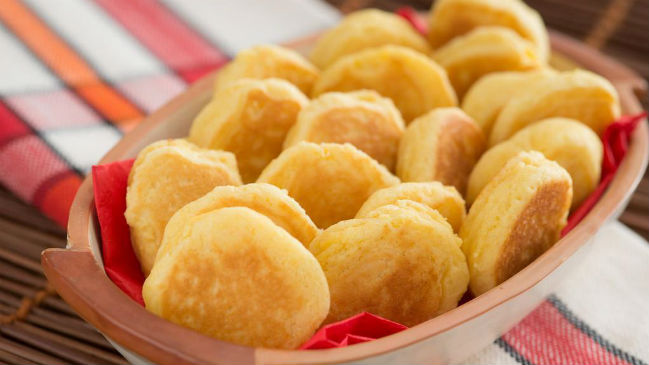 Bolinho de fubá assado