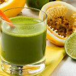 Suco verde com maracujá