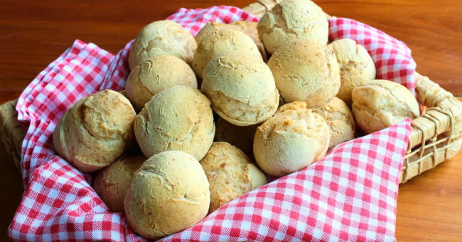 Pão de queijo com farinha de amêndoas