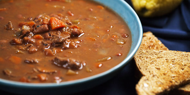 Sopa de feijão com carne