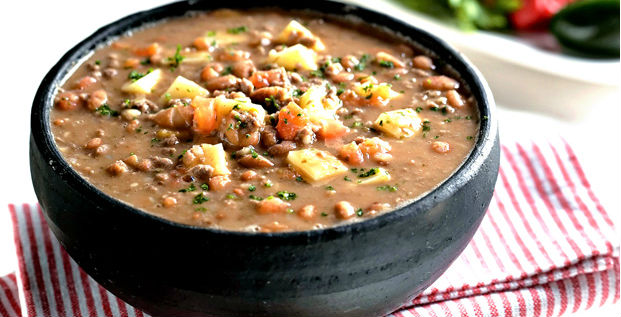 Sopa de feijão com legumes