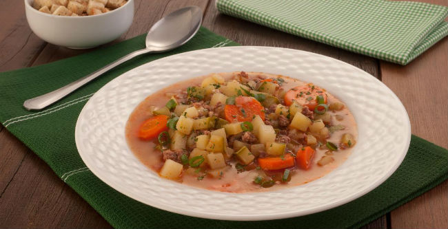 Sopa de legumes com carne moída