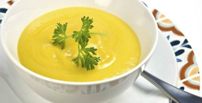 Sopa de mandioca com frango