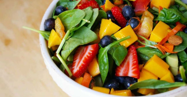 Salada de vegetais com frutas