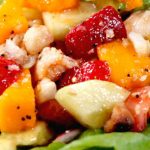 Salada de alface com frutas