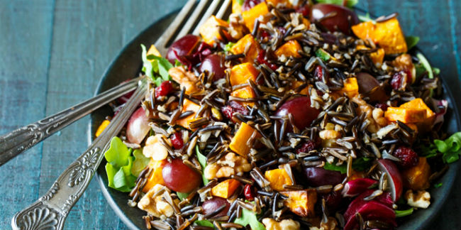 Salada de arroz selvagem