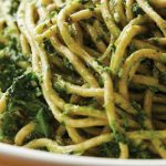 Macarrão integral ao pesto