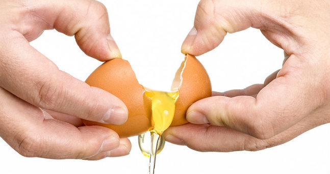 Separando clara de ovo