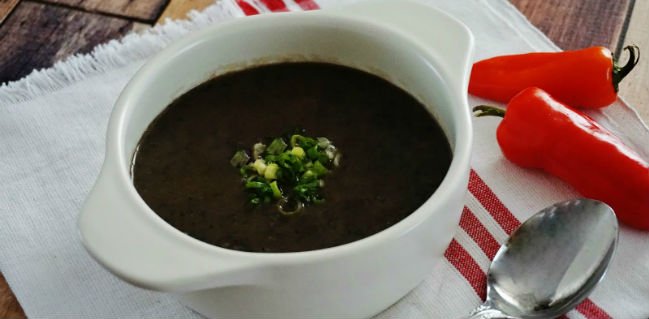Caldo de feijão vegano