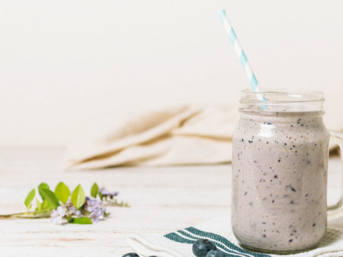 Smoothie de maçã com whey protein, aveia e sementes