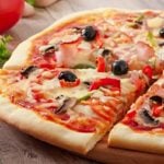 Pizza de mussarela low carb, fácil, saudável e deliciosa