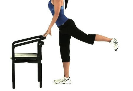 lunge-cadeira 7 Exercícios na Cadeira para Emagrecer e Tonificar