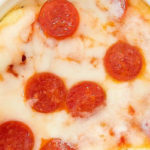 Pizza low carb de micro-ondas