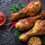 Coxa e sobrecoxa de frango assado light e saudável