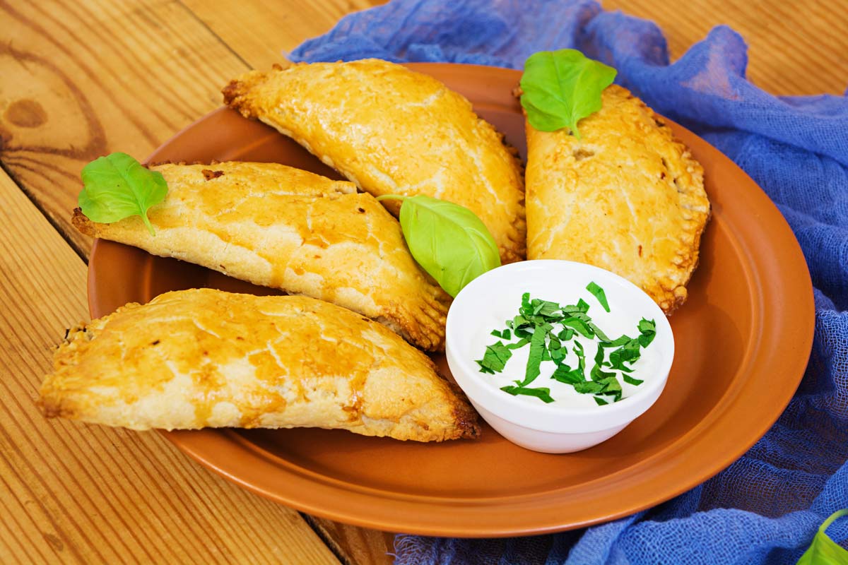 Empanada de batata doce e legumes fit e saudável