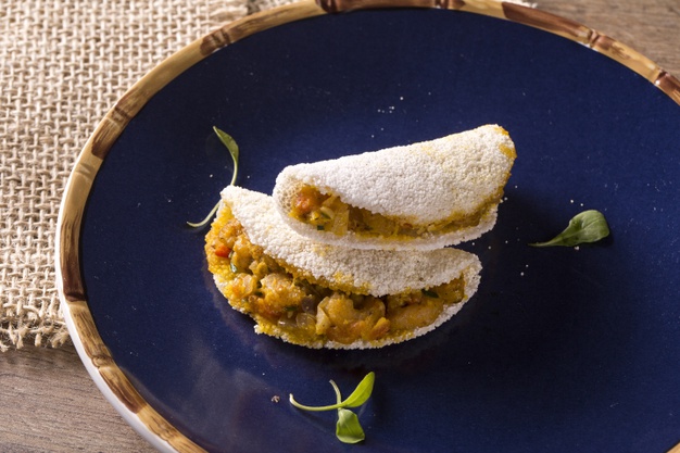 Tapioca de frango desfiado com legumes