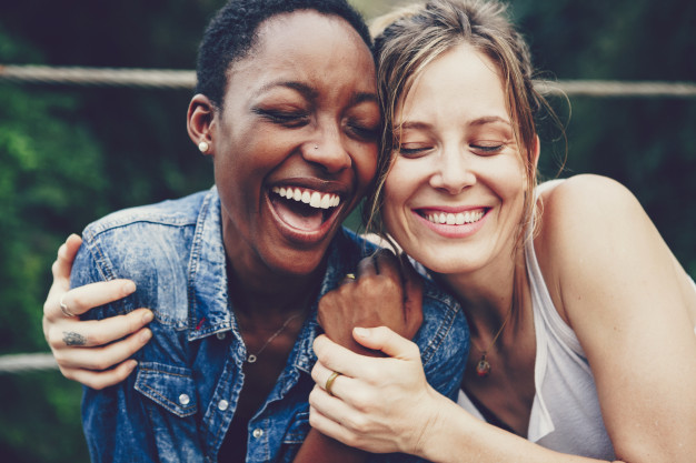 amigas sorrindo