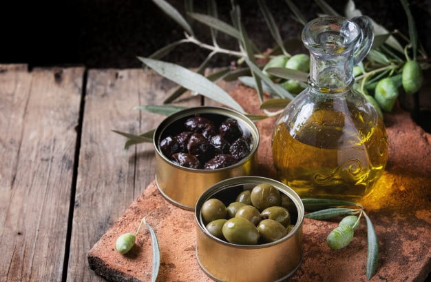 azeite de oliva e azeitonas