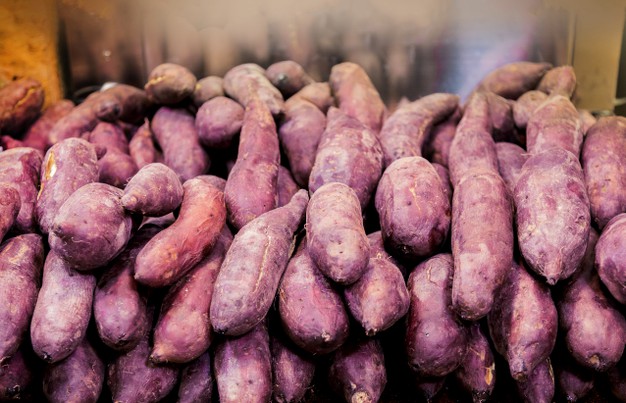 batatas doces no supermercado