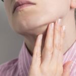 Sintomas e tratamento da doença do beijo (mononucleose)