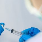 O que fazer e o que não fazer antes e depois de tomar a vacina da COVID-19