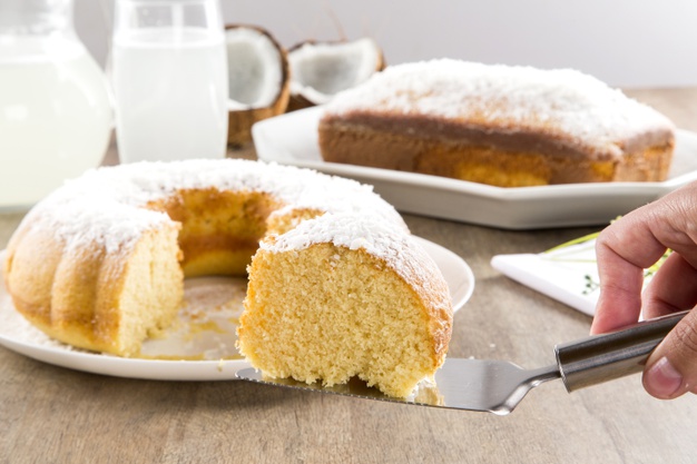 Bolo de coco saudável feito com açúcar de coco