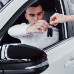 Cheirinho de carro novo pode ser perigoso, sugere estudo