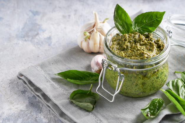 Pesto de folhas de cenoura