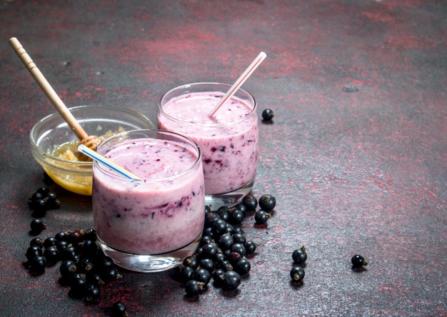 vitamina (smoothie) de groselha negra