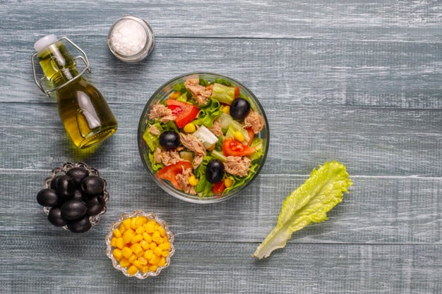 salada de legumes cozidos com atum