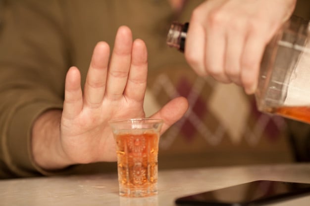 O abuso de álcool é uma das causas de deficiência da vitamina B1