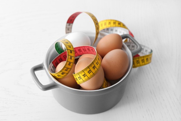 Ovos com fita métrica
