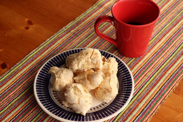 biscoito de polvilho com café