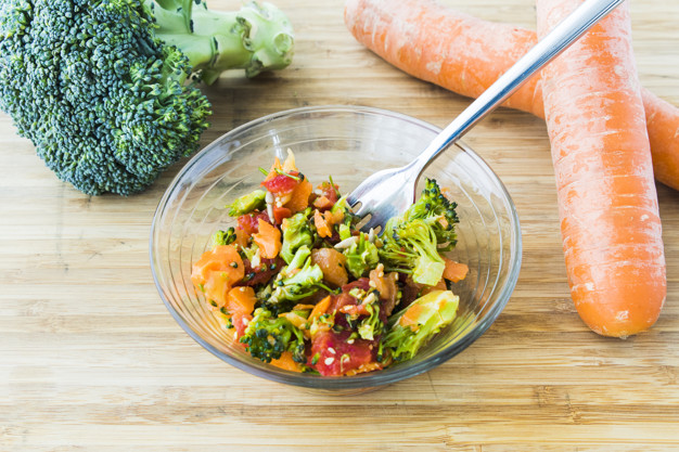 Salada de brócolis para emagrecer
