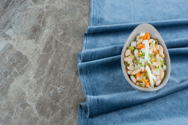 salada de legumes cozidos com feijão