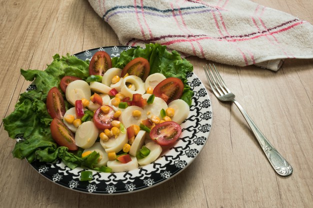 salada de legumes cozidos com palmito