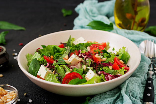 Receita de salada para almoço light com arroz