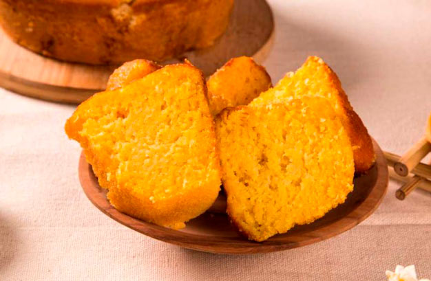 Bolo de fubá com laranja