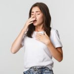 mulher com alergia respiratória