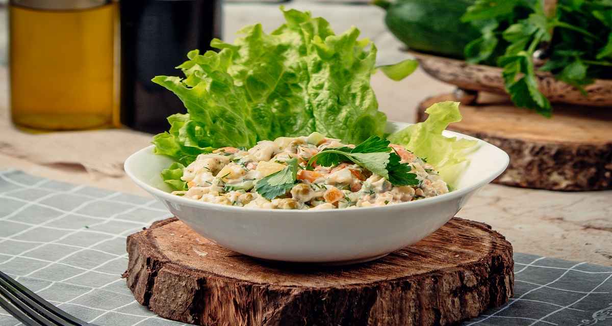 Salada de macarrão com frango