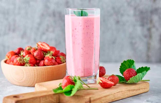 Batida de morango com farinha de linhaça dourada