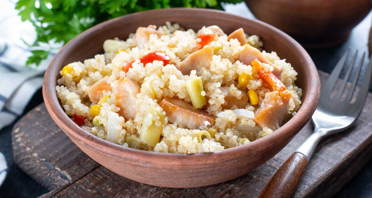 Salada de quinoa com frango