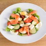 Receita de salada de salmão light: fácil e surpreendente