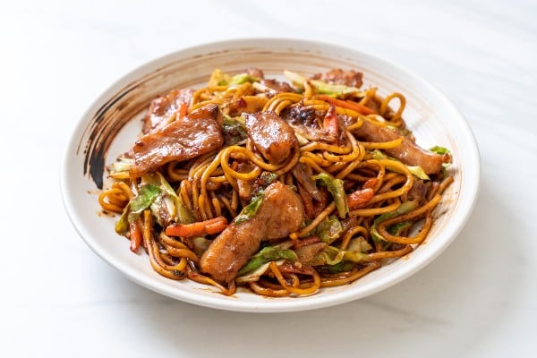 Yakisoba - Comida chinesa engorda?