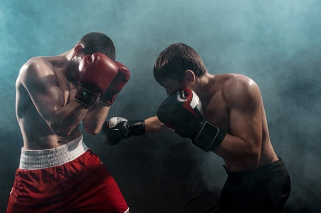 homens praticando boxe