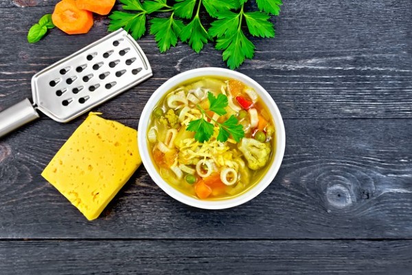 sopa de macarrão com abobrinha